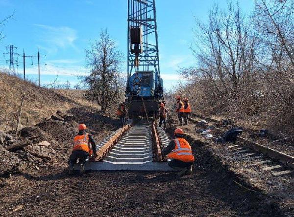Три километра железнодорожных путей будут отремонтированы на Макеевском металлургическом заводе