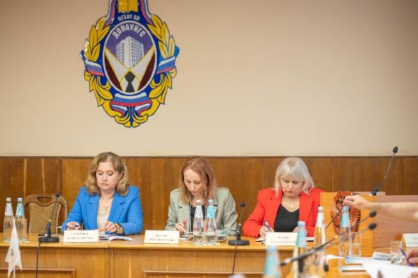 Заместитель министра промышленности и торговли ДНР Наталья Козина приняла участие в VIII Международной научно-практической Конференции, которая проходила на площадке ДОНАУИГС.