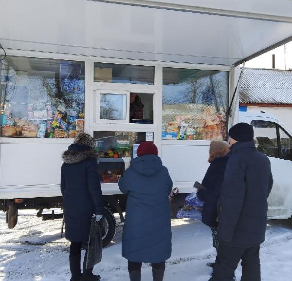Осуществлена выездная торговля с использованием автомагазинов
