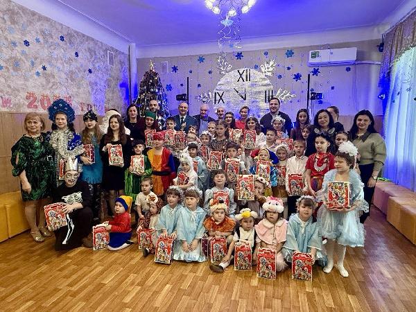 Гурген Малхасян посетил новогодний утренник в Социально-реабилитационном центре для несовершеннолетних города Донецка.