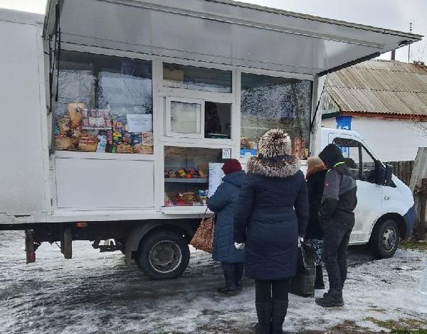 Осуществлена выездная торговля с использованием автомагазинов