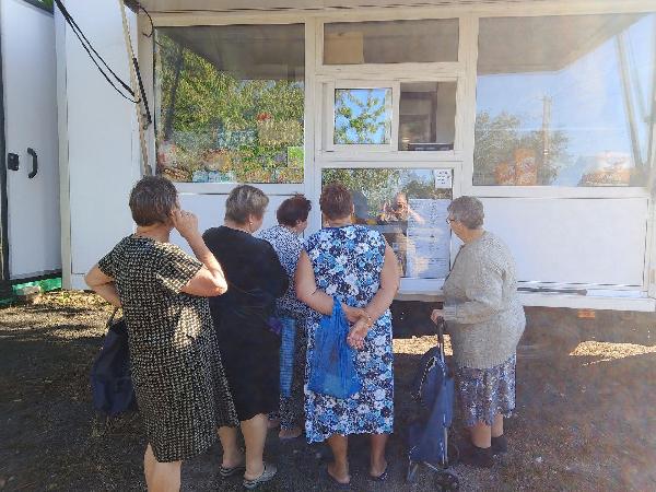 В ДНР прошла выездная торговля с использованием автомагазинов