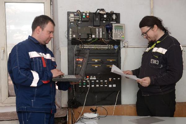 На ЕМЗ модернизирован обучающий стенд для специалистов автоматизации